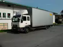 MAN-Kasten-LKW am 24.September 2010 am Kino von Bergen/R�gen.