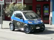 Schwarz-Blauer Smart in der City von Basel am 22.09.2010