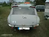 Ford P 3 TAUNUS 17 M Turnier am 19.9.2010, Hafentreffen 2010 in Hamburg im Hafenmuseum Schuppen 50
1960 – 1965 / „Badewanne“ / 3-t�rer / erste Bauserie mit R�cklichtern an der oberen Dachkante, Heckklappe unten angeschlagen / 1,5 l-Motor, 55 PS, 6.945,- DM / 1,7 l-Motor, 65 PS, 7.020,- DM /
