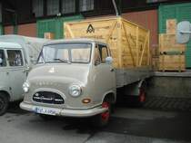 Hanomag GARANT am 19.9.2010, Hafentreffen 2010 in Hamburg im Hafenmuseum Schuppen 50
Baujahr 1959 - /  65 PS,  70 PS ab 1965, / Pritsche, 2675 kg Nutzlast, 5000 kg Gesamtgewicht 
