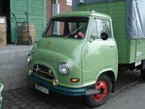 Hanomag MARKANT am 19.9.2010, Hafentreffen 2010 in Hamburg im Hafenmuseum Schuppen 50
Baujahr 1960 - /  70 PS,  80 PS ab 1965, / Pritsche, 3260 kg Nutzlast, 5700 kg Gesamtgewicht 

