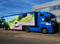 Lust auf Technik? Dieser Actros wirbt am 01.10.2010 mit seinem Auflieger fr ein Studium bei der RWTH Aachen beim IKA (Institut fr Kraftfahrzeuge) am Seffenter Weg in Aachen.