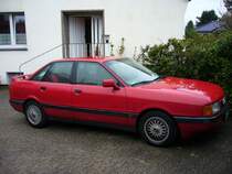 Audi 80 von 1990. Dieses Fahrzeug gehrt meinem Schwager und hat z.Zt. eine Laufleistung von 388.000 km mit dem ersten Motor absolviert. Mlheim an der Ruhr.