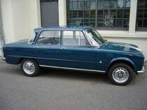 Profilansicht einer 1967´er Giulia Super. Besucherparkplatz des Dsseldorfer Meilenwerkes.