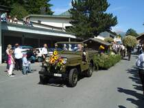 Willys-Jeep BE 80'875 am 5. September 2010 am Festumzug 600 Jahre Adelboden