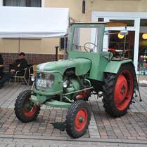 Gldner Traktor beim Bauernmarkt in Lehrte am 02.10.2010