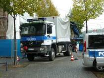 MB 1944 mit Palfinger-Kran steht am Bahnhof in Jena, Oktober 2010