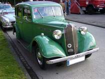 Vauxhall 14 HP Saloon  von 1937. Der 14HP wurde von 1935 - 1938 fast unvernder gebaut. Der 6-Zylinder-Reihenmotor leistet aus 1.781 cm 47,5 PS und beschleunigt den Wagen auf ca. 80 km/h. Oldtimertreffen Kokerei Zollverein.