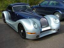 Morgan Aero Super Sports. 2010. Die Karosserie dieses Wagens wird grtenteils aus Flugzeugaluminium gebaut. Viele Teile des Karosserierahmens bestehen aus Eschenholz. Angetrieben wird das Auto durch einen 4.8 Liter V8-Motor von BMW, der 325 PS leistet und den Wagen auf ca. 255 km/h beschleunigt. Angeblich soll das Auto ab  166.000 zu haben sein. Besucherparkplatz der Kokerei Zollverein.