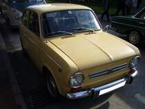 Fiat 850. 1964 - 1974. Die 850´er Limousine wurde ein Jahr vor dem 850 Spider und 850 Sportcoupe auf den Markt gebracht. Den von einem 4-Zylinder-Reihenheckmotor angetriebenen Wagen gab es mit 34 PS und als Super bzw. Special mit 37 PS. 1972 endete die Produktion in Italien. Bis 1974 wurde das Auto fr den gesamten europischen Markt aber noch bei SEAT in Spanien weiter produziert. Oldtimertreffen Kokerei Zollverein. 