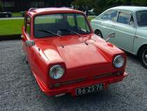 Reliant Regal Limousine. Die  Regal  Dreirder wurden mit geringen Modifizierungen von 1952 - 1971 gebaut. Angetrieben wurden diese Fahrzeug von einem 4-Zylindermotor mit bis zu 748 cm. In Grobritanien haben diese Fahrzeuge Kultstatus. Da man diese Dreirder in GB auch mit dem Mopedfhrerschein fahren konnte, hat die Firma Reliant im Laufe der Produktionsjahre noch ein Cabriolet, einen Kombi und einen Lieferwagen auf Regal-Basis auf den Markt gebracht. Oldtimertreffen Kokerei Zollverein.