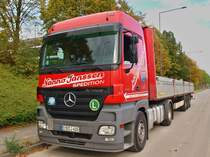 Ein Actros 1841 mit Auflieger am 04.10.2010 in Aachen auf der Forkenbeckstrasse.