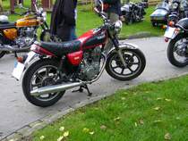 Yamaha SR 500. 1978 - 1999. Die SR 500 war die Straenversion, der 1976 vorgestellten XT 500. Das SR stand fr  Single Road . Die auch liebevoll  Dampfhammer  genannte SR 500 gilt als Vorreiter der Retrobikewelle.
Oldtimertreffen Kokerei Zollverein.