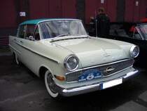 Opel Kapitn P-LV. 1961 - 1963. Laut dem Motorjournalisten Werner Oswald, der beste Kapitn, den es je gab. Das Auto lief 145.618 mal vom Band. Der 90 PS starke Wagen kostete bei seiner Vorstellung DM 9.975,00. Oldtimertreffen Kokerei Zollverein.