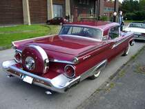 Heckansicht eines Ford Galaxie Skyliner Convertible des Jahrganges 1959. Man kann sehr schn das Continental-Kit (auenliegendes Reserverad) erkennen. Beschreibung siehe Bild 44.668. Oldtimertreffen Kokerei Zollverein.