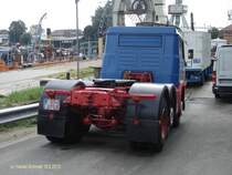 Henschel F201 S2 am 19.9.2010, Hafentreffen 2010 in Hamburg im Hafenmuseum Schuppen 50
Sattelzugmaschine / 2 Lenkachsen / 1969 – 1971 / 6-Zyl. 4-Takt, 230 PS / 11.750 – 13.075 kg Sattellast 
