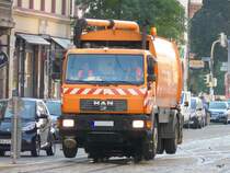 MAN LE 280 B Schienen und Strassenreinigungsfahrzeug unterwegs auf den Strassenbahngeleisen in Freiburg i.B. am 22.09.2010