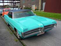 Pontiac Grand Prix 1967. Die Grand Prix Modelle von Pontiac waren sportlich aufgemachte, vernderte Catalina Modelle, die es grundstzlich nur als Hardtop Coupe gab. Lediglich dem 1967´er Jahrgang wurde ein Cabriolet zur Seite gestellt. Die Motorisierung mit einem 6.4 oder 6.9 Liter Motor drfte als  ausreichend  zu bezeichnen sein. Oldtimertreffen Kokerei Zollverein.