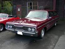 Dodge Polara Station Wagon von 1966. Im 1966´er Jahrgang war der Polara die niedrigste Ausstattungsvariante bei den  groen  Dodge Modellen. Darber waren der Custom und der Monaco angesiedelt. Dieser Wagen mte nach Farbkarte im  burgundy  lackiert sein. Ein solcher Polara Station Wagon war ab US$ 3.183,00 erhltlich. Oldtimertreffen Kokerei Zollverein.