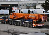 Liebherr-Kran wieder transportfertig nahe dem Bf Ettlingen/West, 26.11.09