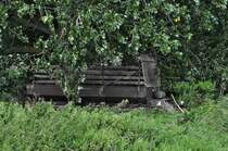 alter Heuselbstlader aus LPG-Zeiten am Stadtrand von Stralsund, 17.09.2010