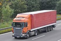 Scania Sattelzug, auf der A2, bei Lehrte am 02.10.10.