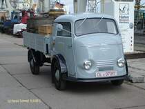 Tempo MATADOR 1400 am 19.9.2010, Hafentreffen 2010 in Hamburg im Hafenmuseum Schuppen 50
1952 – 1955 / Zul. 04.1954 / Heinkel TE 680, 4-Zyl. 4-Takt Motor, 1092 cm, 34 PS / 2520 kg Ges.-Gewicht / 1400 kg Nutzlast
