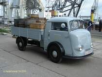 Tempo MATADOR 1400 am 19.9.2010, Hafentreffen 2010 in Hamburg im Hafenmuseum Schuppen 50
1952 – 1955 / Zul. 04.1954 / Heinkel TE 680, 4-Zyl. 4-Takt Motor, 1092 cm, 34 PS / 2520 kg Ges.-Gewicht / 1400 kg Nutzlast
