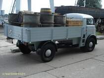 Tempo MATADOR 1400 am 19.9.2010, Hafentreffen 2010 in Hamburg im Hafenmuseum Schuppen 50
1952 – 1955 / Zul. 04.1954 / Heinkel TE 680, 4-Zyl. 4-Takt Motor, 1092 cm, 34 PS / 2520 kg Ges.-Gewicht / 1400 kg Nutzlast
