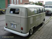 VW Typ 2   T 1  „Bulli“ am 19.9.2010, Hafentreffen 2010 in Hamburg im Hafenmuseum Schuppen 50
1962 / 1,2 l-Boxermotor, 34 PS / 12 V-Anlage / Standard-Kombibus, 11 Fenster, als Zollbus
