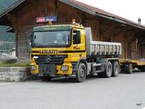 Mercedes Actros 2646 Muldentransporter mit Anhnger vor dem Bahnhof Bever am 16.09.2010