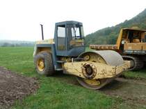 BOMAG Vivrationswalze der Firma LANDSCHAFTSBAU DITTERSDORF auf einer Baustelle in der Nhe von Rohr/Thringen, Oktober 2010