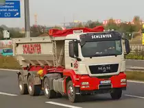 MAN TGS 18.480 mit Muldenkipperauflieger am 07.10.2010 auf der A4 im Autobahnkreuz Aachen Fahrtrichtung K�ln.