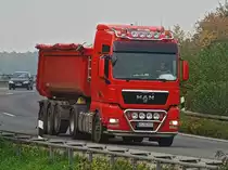 MAN mit Kippauflieger am 07.10.2010 auf der A4 kurz vor dem Autobahnkreuz Aachen Fahrtrichtung K�ln.