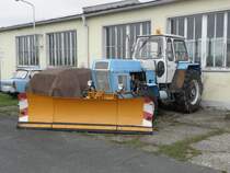 wartet auf den n�chsten Winter, gesehen am Flugplatz Gera, Oktober 2010 