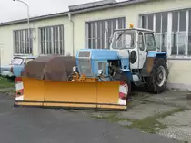 wartet auf den n�chsten Winter, gesehen am Flugplatz Gera, Oktober 2010 