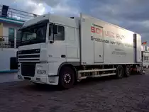 DAF_XF95.430 beliefert ein unter Deutscher-Flagge fahrendes Kreuzfahrtschiff in Willemstad mit frischer Ware;100829