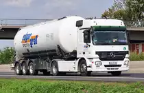 MB Actros 1841 mit Siloauflieger auf der A61 Miel - 23.09.2010