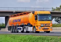 MB Actros 1844 Tankzug auf der A61 Miel - 23.09.2010