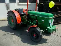 Renault Schmalspurtraktor, 
gesehen beim Traktortreff in Holzhausen,
Juli 2010