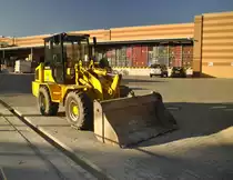 Ein Radlader von Wacker am sp�ten Nachmittag in Lehrte am 09.10.2010