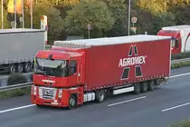 Renault Magmum Sattelzug, auf der A2, bei Lehrte, am 09.10.2010.