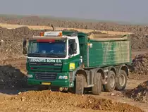 Ginaf X4345 TSV der Firma Leenaerts Born am 12.10.2010 auf der Campusbaustelle der RWTH Aachen. Dieser 4achser hat ein max. Gesamtgewicht von 44.500kg. Auf dem Bild sieht man das das Fahrzeug 3 seiner 4 Achsen lenken kann.