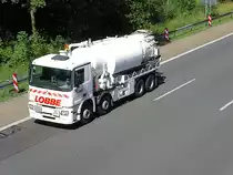 Mercedes - Silofahrzeug von Fa. Lobbe auf der A 45 - Juli 2010