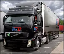..ein Volvo FH mit 440 PS von M & B Logistic - Gru� an den freundlichen Fahrer - im Juli 2010 auf einer AB-Rastst�tte
