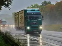 MAN H�ngerzug aus der Slowakischen Rep. am 19.10.2010 im str�menden Regen auf der A4 bei Aachen Richtung Niederl�ndische Grenze unterwegs.