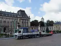 ACTROS-2540 passiert den K�niglichen Palast in Br�ssel;100831