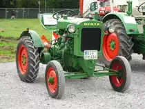 Der Deutz F 1 M 414 aus dem Jahr 1949 ist ein ansehnliches Fahrzeug, oder? Verf�gt �ber einen 1100 ccm gro�en Motor mit 11 PS. Gesehen auf dem  J�mker Kl�n  in Bielefeld am 19.09.2010.