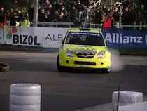 Suzuki Ignis mit rauchenden R�der. Fotografiert: 15. Okt, 2010.