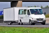 MB 316 CDI mit Doppelachs-H�nger auf der A61 bei Miel - 23.09.2010